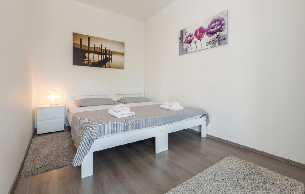 Ivni Apartmani Новиград Экстерьер фото